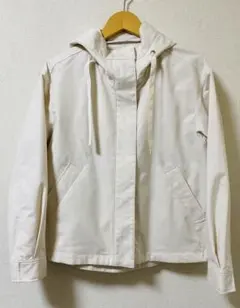 GU マウンテンパーカー XSサイズ ベージュ アイボリーカラー