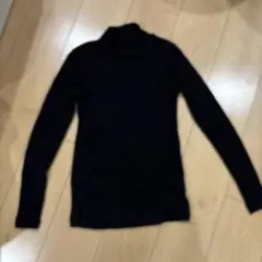 UNIQLOリブタートルトップス