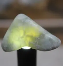 ［ガラス質］糸魚川翡翠 原石 26.4g