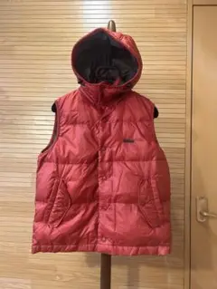 真っ赤なダウンベスト