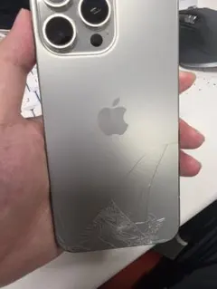 iPhone 15 pro max 256gb + ケース 背面ガラス割れあり