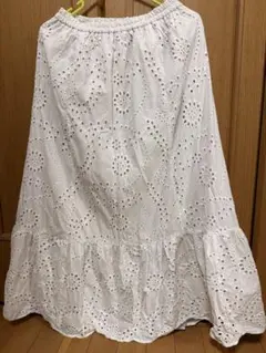 GU 刺繍入りホワイトロングスカート