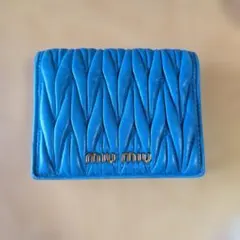 MIU MIU　ミュウミュウ　2つおり財布　マテラッセのサムネイル