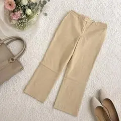 美品　ギャルリーヴィー　コットン　M ストレートパンツ ベージュ 日本製のサムネイル
