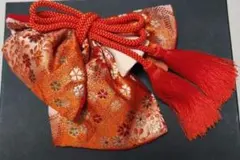 オレンジ色の花柄髪飾り　房あり