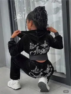 バタフライ刺繍フード付きトラックスーツ(146センチから152センチ)