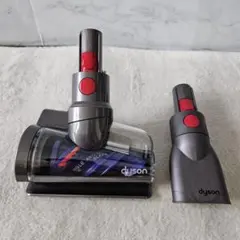【美品】Dyson　ダイソン　SV33用　毛絡み防止スクリュー&卓上ツール　純正のサムネイル