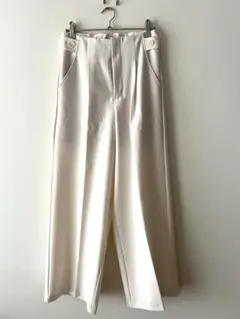 オフホワイト ワイドパンツ サイドポケット付き