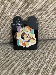み*ん様 ディズニー 白雪姫と七人の小人 ピンバッジ　アメリカ　海外　レトロ