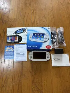 PlayStation®Vita クリスタル・ホワイト 3G/Wi-Fiモデル…