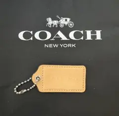 特価品COACH ロゴ型押し レザー チャーム ベージュ