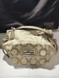 コーチ ロゴ入り ハンドバッグ ベージュ