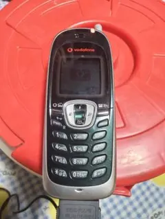 使用不可。Vodafone 折りたたみ式携帯電話 レッドV301D。 - メルカリ