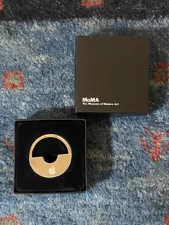 【希少・非売品】Apple × MoMA コラボ キーリング（2005年）のサムネイル