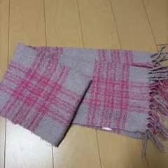niko and…グレーとピンクのチェックマフラー