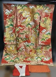 ☆りりこ　中古品　豪華 赤地鶴松金彩刺繍　色打掛＆白地色打掛セット ☆りりこ様専用 中古品 豪華 赤地鶴松金彩刺繍 色打掛＆白地色打掛