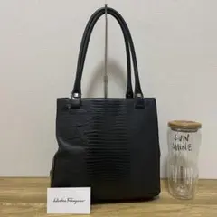 《美品》Ferragamo（フェラガモ）レザー ハンドバッグ ブラック 黒