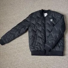 adidas ブラック ダウンジャケット