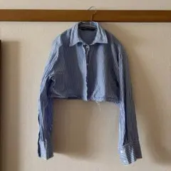 ZARA 青と白のストライプ クロップドシャツ