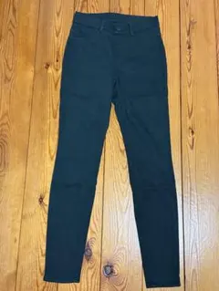 グリーン スキニーパンツ ユニクロ