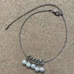 パール風とビーズのネックレス　背中も装飾
