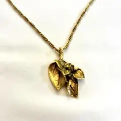 【n026】花と葉のモチーフ ゴールド ネックレス✨まとめ買いがお得✨