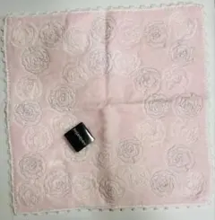 未使用　Yves Saint Laurent タオルハンカチ ピンク ローズ刺繍のサムネイル