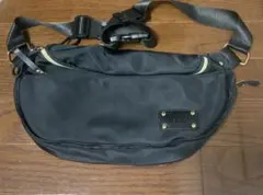 ボディバッグ　リーシャ　お財布ショルダーバッグ　ブラック　送料込み