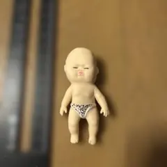 アグリーベイビーズ スクイーズ 赤ちゃん ヒョウ柄パンツのミニドール フィギュア