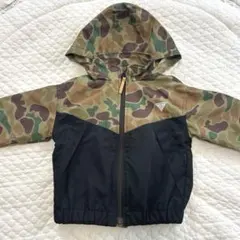 【BREEZE 】　フードがしまえる　ウインドブレーカー　90cm 迷彩