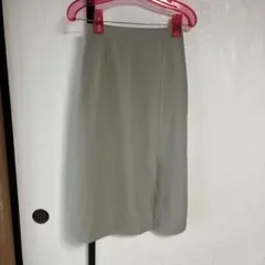 グレージュ タイトスカート オフィスカジュアルのサムネイル