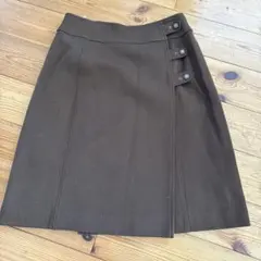 ブラウン ボタン付きラップスカート