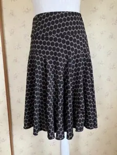 フレアスカート 黒とグレーのドット柄 ひざ丈
