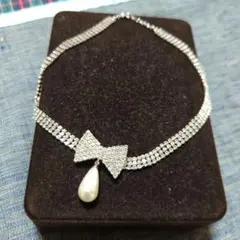 茶色のケース付きキラキラのチェーン＆リボンが可愛い一粒パールチョーカーネックレス