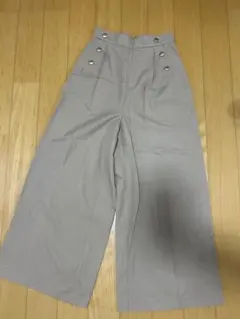 BEAMS ベージュワイドパンツ