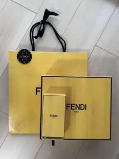 FENDI イエローショップ袋 中