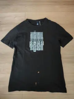 adidas アディダス　グラフィック半袖Tシャツ 黒色 シミあり　メンズS