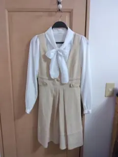 C.O.L.Z.A リボン付きひざ丈ワンピース