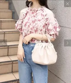 NICE CLAUP ナイスクラップ フリル肩あきリボンブラウス