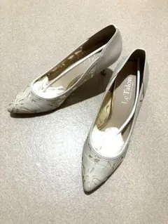 Le Talon ホワイト パンプス 花柄カットワークのサムネイル