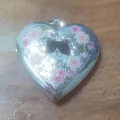 ネックレス・迷子札にも！猫好きさんのロケットキーホルダー(シルバーハート・桜)