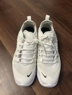 Nike Air Max アクシス　ホワイトスニーカー
