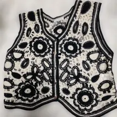 花柄レース刺繍ノースリーブベスト