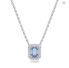 エメラルドカット青色ストーンネックレス