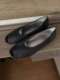 ブラックオープントゥパンプス