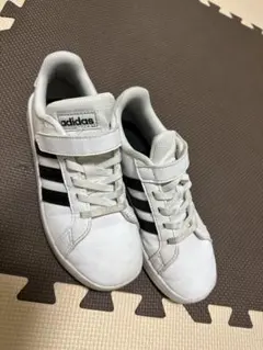 子供用　adidas スニーカー ストラップ付き