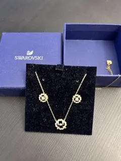Swarovski フラワーモチーフ ネックレス ピアス セット