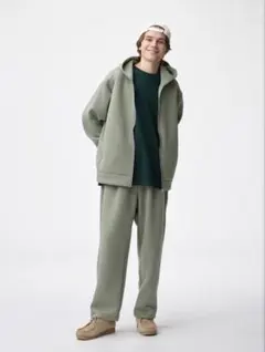 ★極美品★GU ジーユー　パフスウェットキャロットパンツ(丈標準)グリーン
