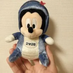 ミッキー ぬいぐるみバッジ 2025 干支 正月　巳年 ディズニー