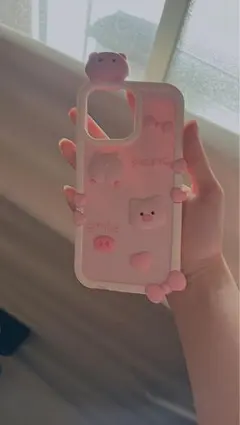 ピンクのキャラクター付きiPhoneケース